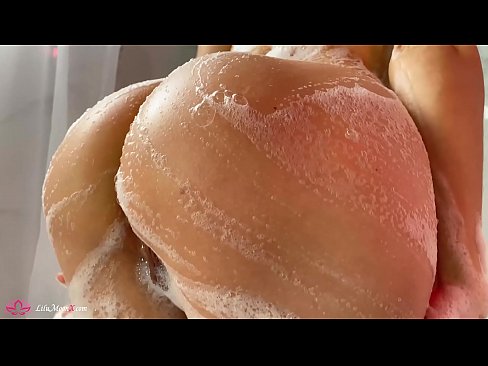 ❤️ Brunette Masturbates Pus karo Vibrator kanggo Intens Orgasme ing Shower ❌ Video kurang ajar ing kita ☑